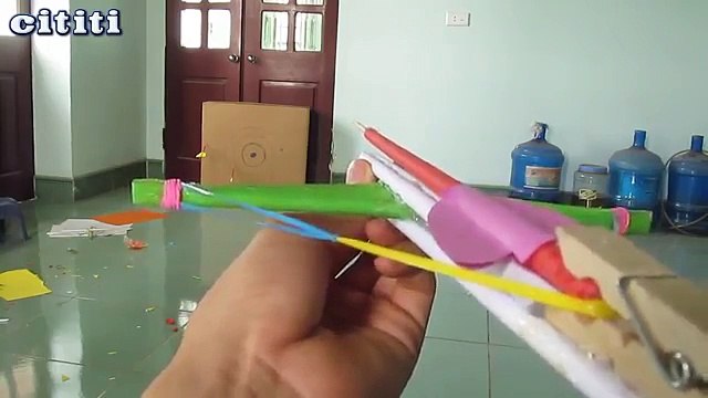 Comment faire une arbalète et des flèches | utilisant du papier