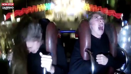 États-Unis : Une jeune femme panique complètement dans une attraction (Vidéo)