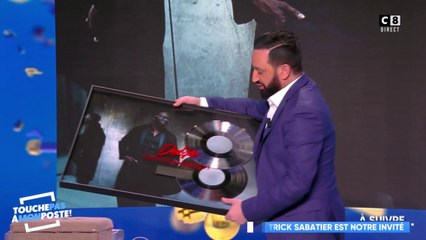 Cyril Hanouna offre un double disque de platine à Dadju