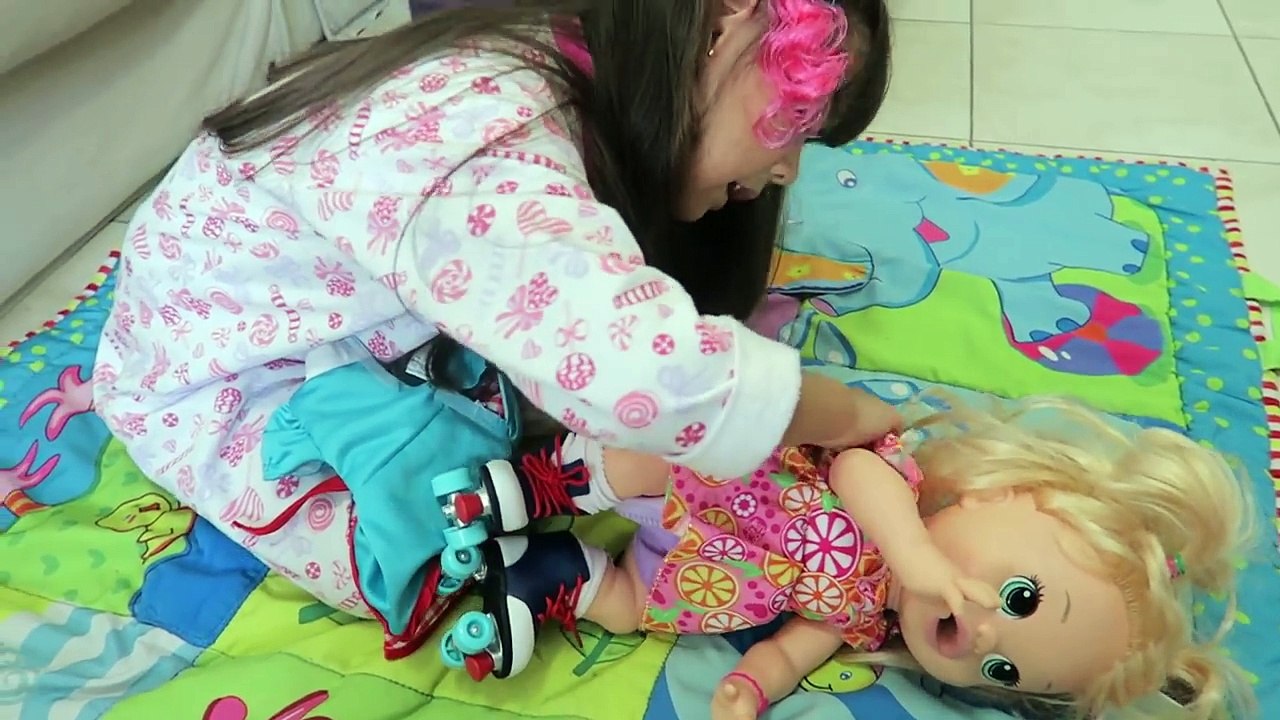 Bizim Nesil bebek kıyafeti giymek Baby Alive