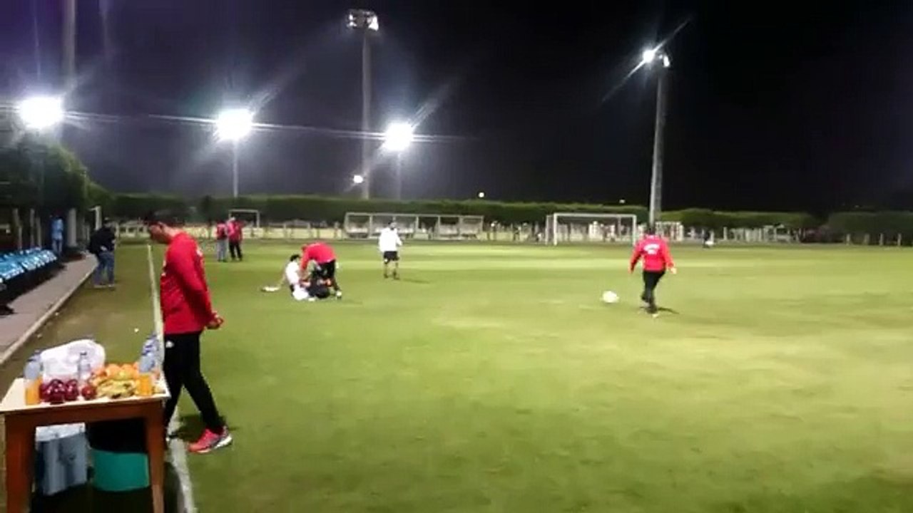 عبد الله السعيد يخضع للكشف الطبي في مران المنتخب (فيديو)