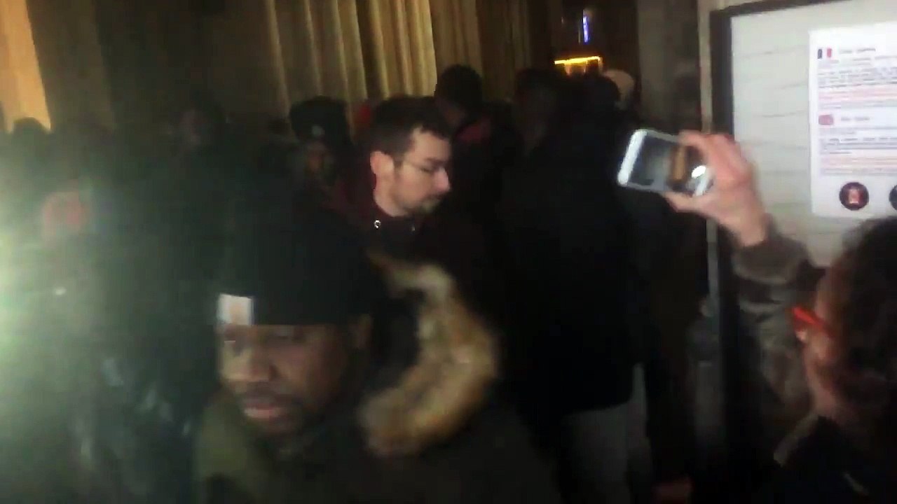 Voile islamique, mégaphone... une horde profane la Nécropole des Rois de France, la basilique Saint Denis.