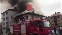 Yangında mahsur kalan anne ve iki çocuğunu itfaiye kurtardı - BURDUR