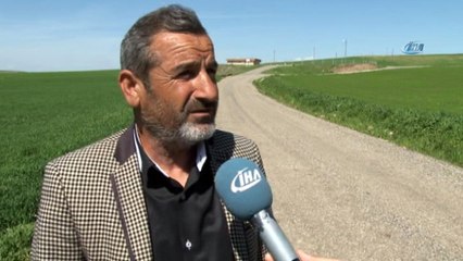 Muhtarın köy yolunu kapattığı iddiası