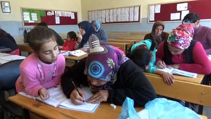 Okuma yazma hasretini onlarca yıl sonra bitiriyorlar