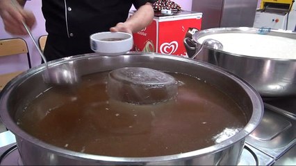 Öğrencilerin menüsü, yağlı buğday çorbası ve üzüm hoşafı