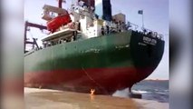شاهد لحظة اصطدام سفينة بالرصيف في ميناء بنغازي