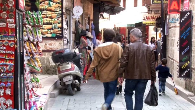 Kaleiçi'nde turist var alışveriş yok