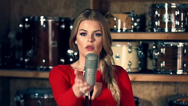 The Middle - Zedd, Maren Morris, Grey (Cover By_ Davina Michelle)