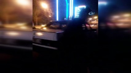 Aracını ateşe verdiği anları sosyal medyada paylaştı