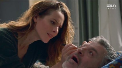 Plus Belle La Vie : Magnifique ! Estelle piège les coloc' ....