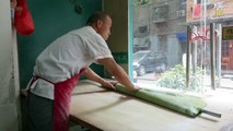 Xian Street Food - Making Chinese Spinach Noodles