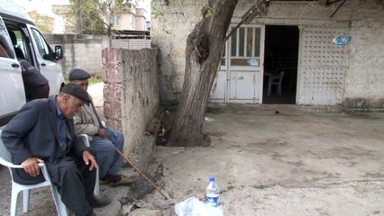 Yaşlı adam sandalye üzerinde oturur halde ölü bulundu