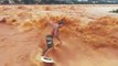 Surfer une eau orange dans un fleuve en crue au Brésil !