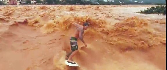 Surfer une eau orange dans un fleuve en crue au Brésil !