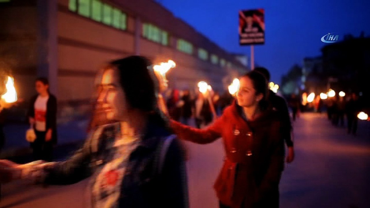 İlçenin ışıkları kapandı, Afrin zaferi meşalelerle böyle kutlandı...Meşalelerle aydınlanan ilçe havadan görüntülendi