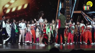 Tiger Shroff FIGHTS With Gf Disha Patani On Stage During Baaghi 2 Promotions