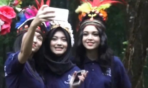 Di Jember, Ada Taman Bunga Ditengah Hutan Pinus