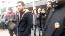 Boğaziçi Üniversitesi'nde, şehitler için lokum dağıtmak isteyen öğrenciler saldırıya uğradı