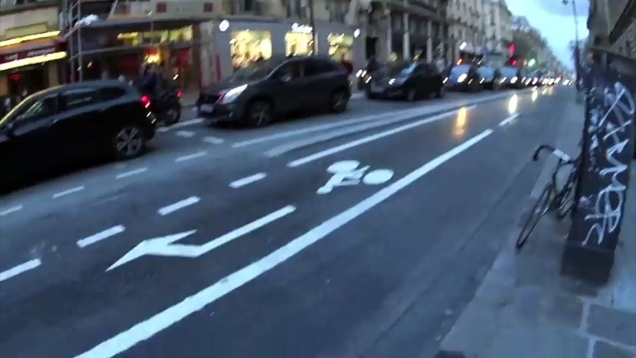 Embrouille sur une piste cyclable