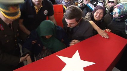 İzmir şehidini son yolculuğuna uğurladı