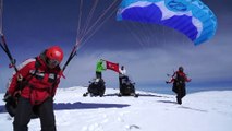 Murat Dağı'nda kayaklı yamaç paraşütü yaptılar - KÜTAHYA