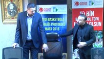 Kocaeli Hidayet Türkoğlu, İzmit'te 10 Bin Basketbol Topu Dağıttı
