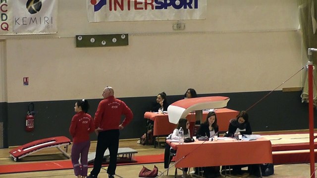 Le formidable saut d'Alvina à Dinan. On voit les juges incrédules: rien à enlever. Elles ont complètement assumé ce qu'elles ont vu, bravo à elles.assumer