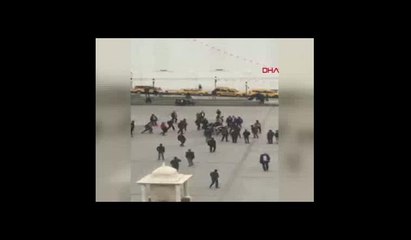 Yozgat’ta meydanda soyunan genci, linçten polis kurtardı