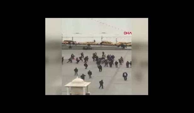 Yozgat’ta meydanda soyunan genci, linçten polis kurtardı