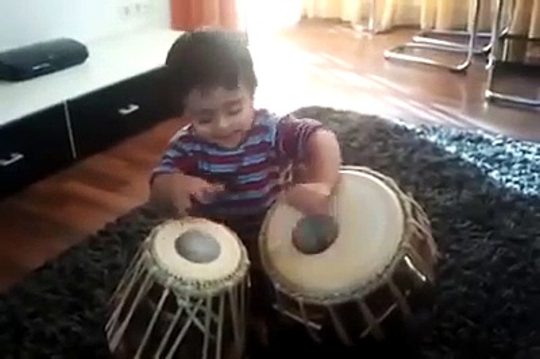 Little cute baby playing Tabla - Really amazing video