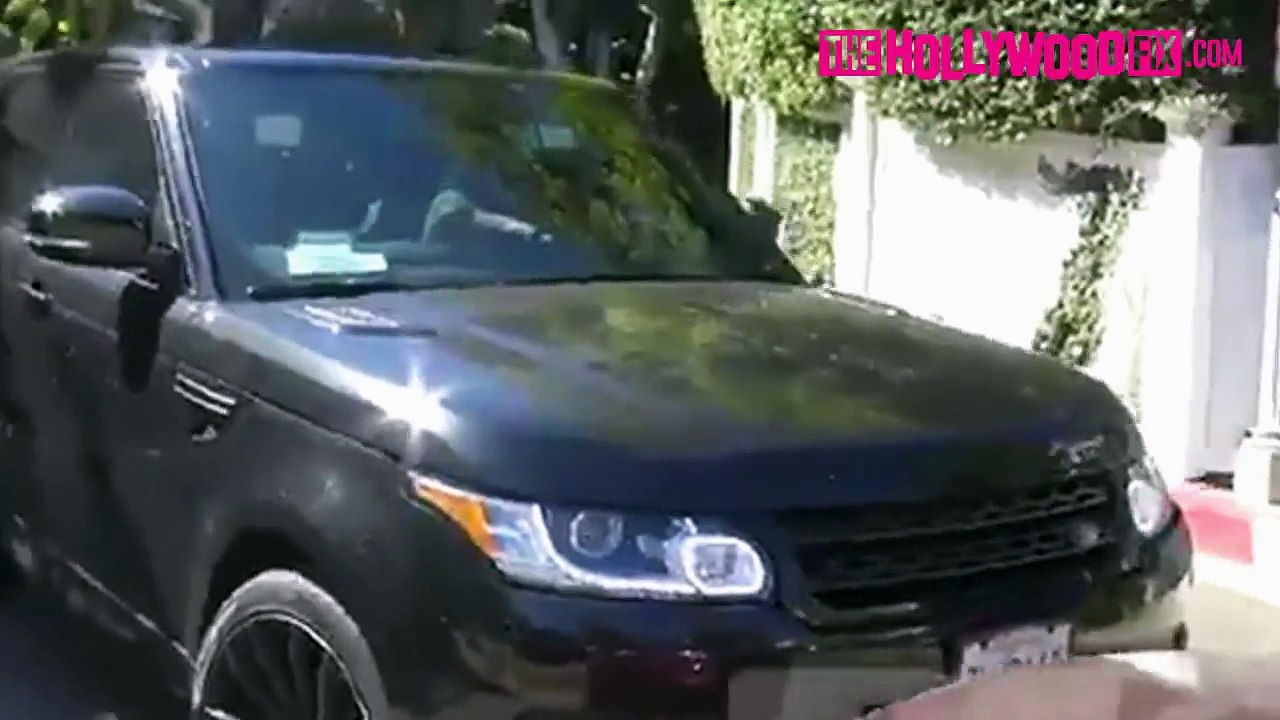 Kendall Jenner Chases Paparazzi As Revenge For Being Outside Her Hollywood Hills Mansion