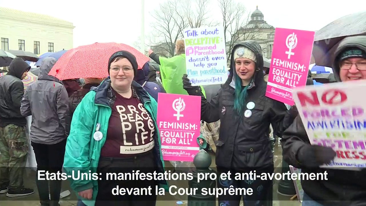 Manifestations pro et anti-avortement devant la Cour suprême