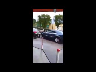 Girl chasing on her CHEATING boyfriend. They can endanger not only themselves...