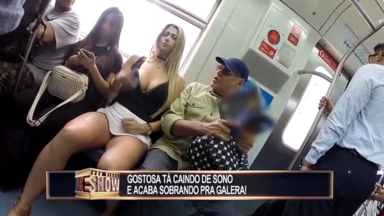 Garota resolve tirar um cochilo no trem e deixa a galera constrangida