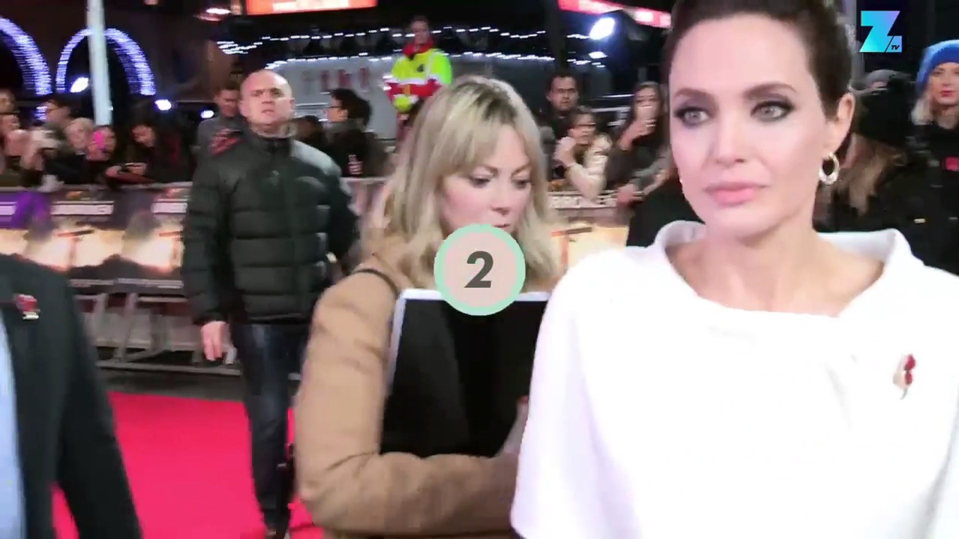 ⁣Descubra os segredos de beleza de Angelina Jolie