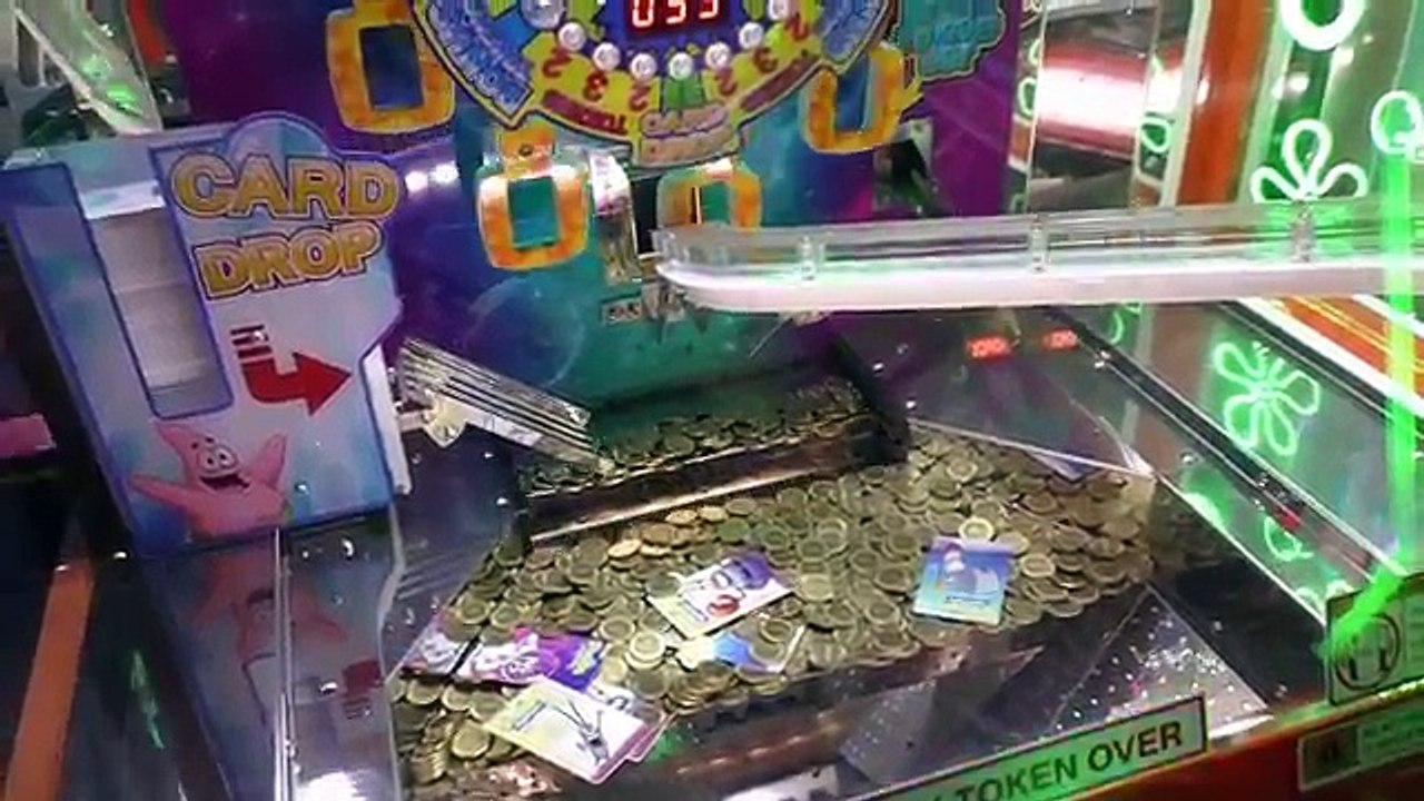 Playing Games at Dave & Busters - Arcade Fun