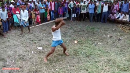 AMAZING MAN DURING SLEWING LOG IN MAHABIRI AKHADA NICE ONE MUST WATCH .