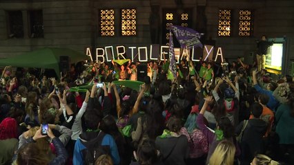 Download Video: Cientos piden a Parlamento argentino que legalice el aborto