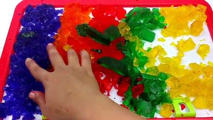 Feel Good Video/Playing With JELLO in Rainbow Colors/Squishy/Slicing/Mushy/Colorful Crystal Gelatin