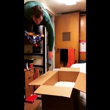 Sauter dans un carton de billes...? Mauvaise Idée !