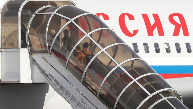 Llegan a Moscú los diplomáticos rusos expulsados por Londres