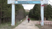 Sivas-Aşık Veysel'i, Ders Verdiği Köy Enstitüsünde Andı