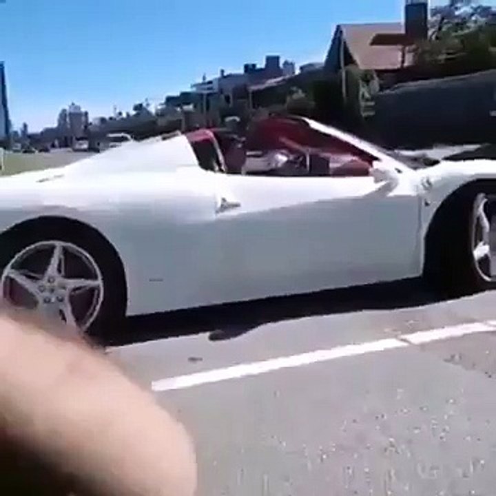 Tosun Mehmet Aydının Uruguayda Ferrari ile Gezmesi