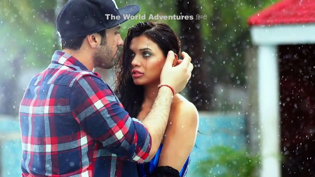 कौन आपसे चुपके से प्यार करती है ( इन 5 तरीकों से पता कर सकते है ) How To Make a Girl ATTRACTED To Me