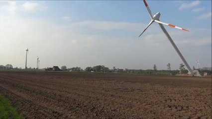 La démolition impressionnante d'une éolienne en allemagne