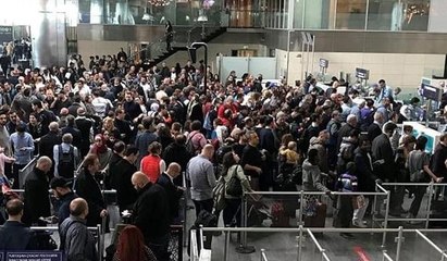 Atatürk Havalimanı'nda arıza! Uzun kuyruklar oluştu