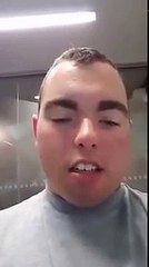 Imitation de sirènes de police avec la bouche