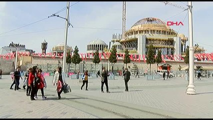 Taksim'de Çiçekçilerin Taşınması İçin Çalışmalar Başladı
