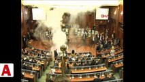 Kosova meclisinde gaz bombalı provokasyon
